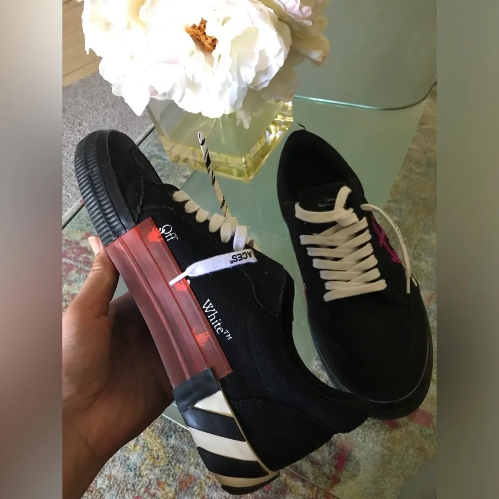 Off-white - Picture 3 of 9